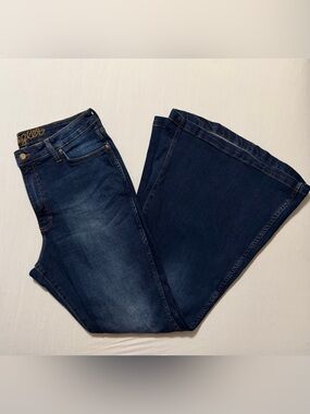 Wrangler Retro Women's Dark Indigo Flared Jeans